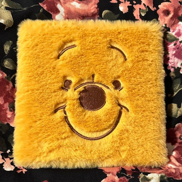 3/$60 🌸 Disney Winnie the Pooh Eyeshadow Palette - Yellow - Picture 1 of 9